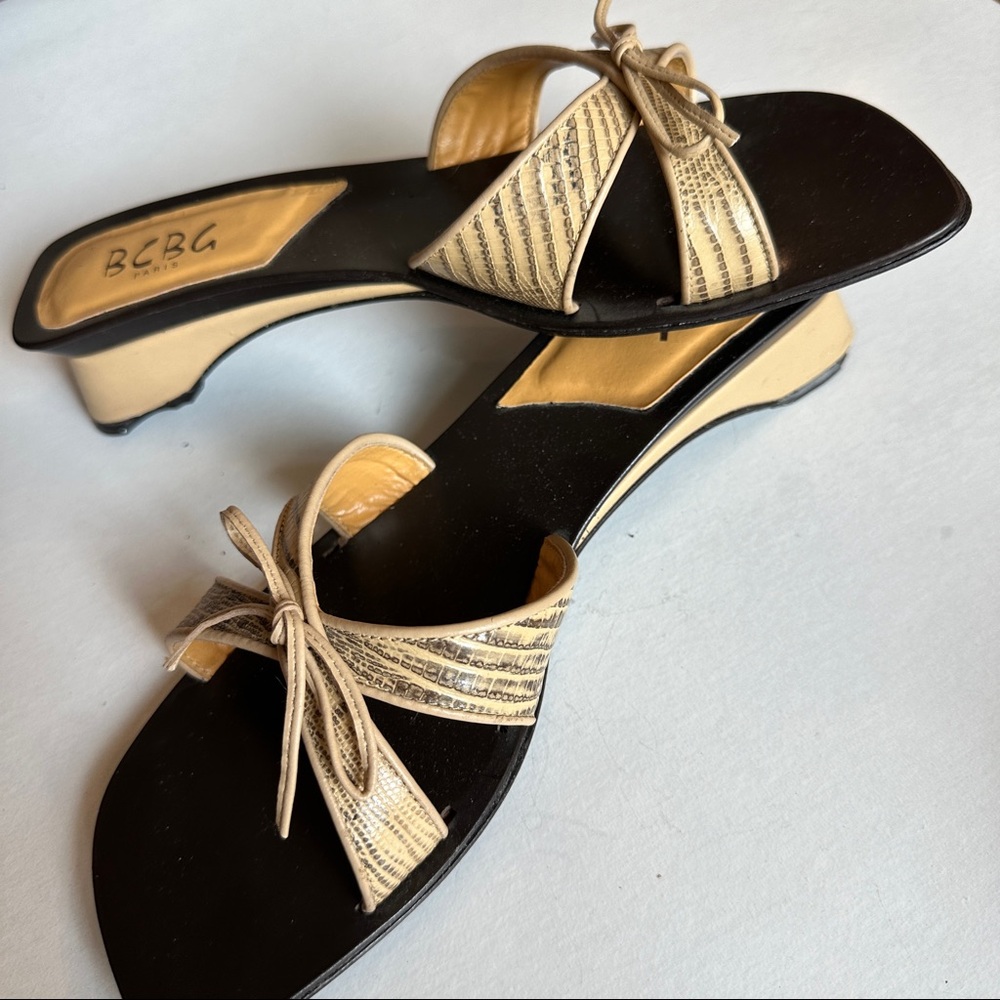 BCBBG vintage kitten heels